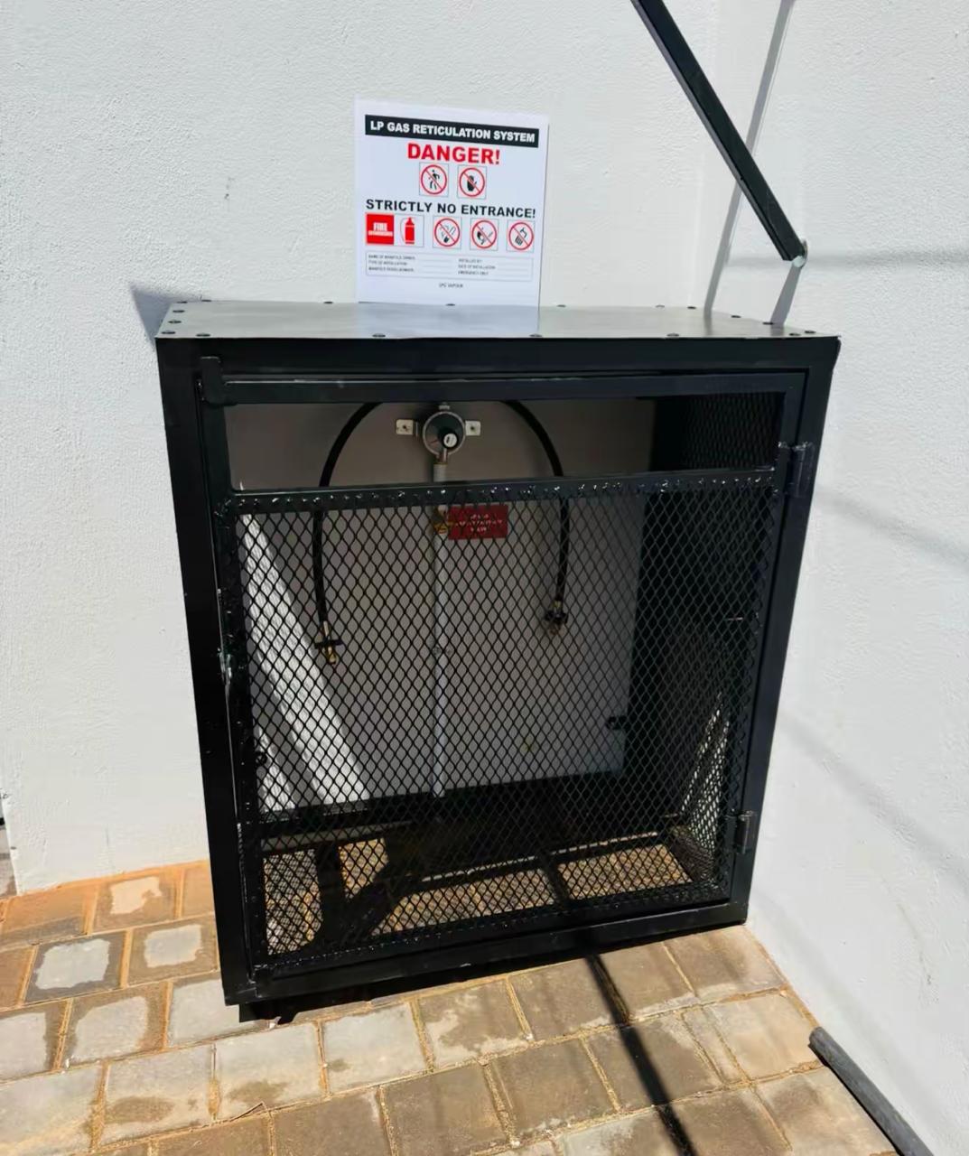 Gas cylinder cages by Sips Gas